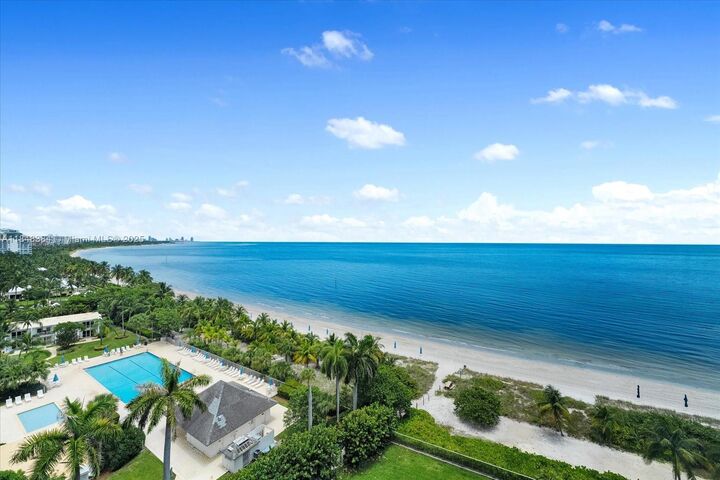 Property Photo: 600 Grapetree Dr 11cn FL 33149
