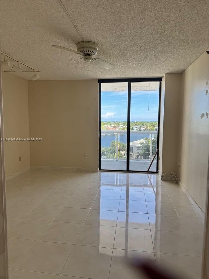 Property Photo:  20505 E Country Club Dr 835  FL 33180 