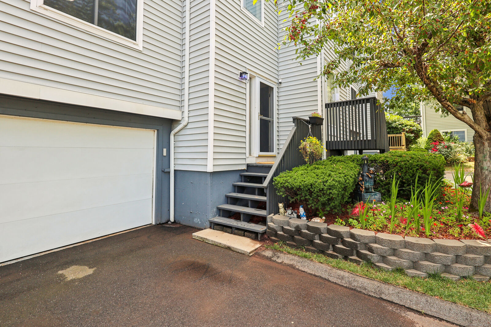 Property Photo: 7 Sunridge Lane 7 CT 06416