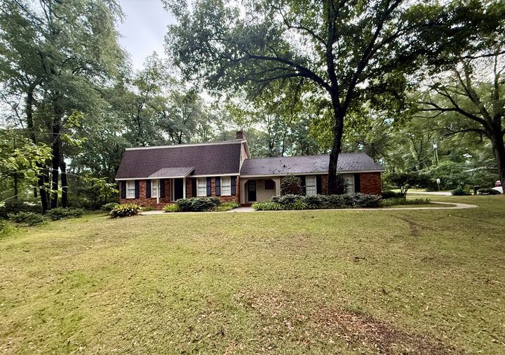 Property Photo:  2000 Deerpath  AL 36303 