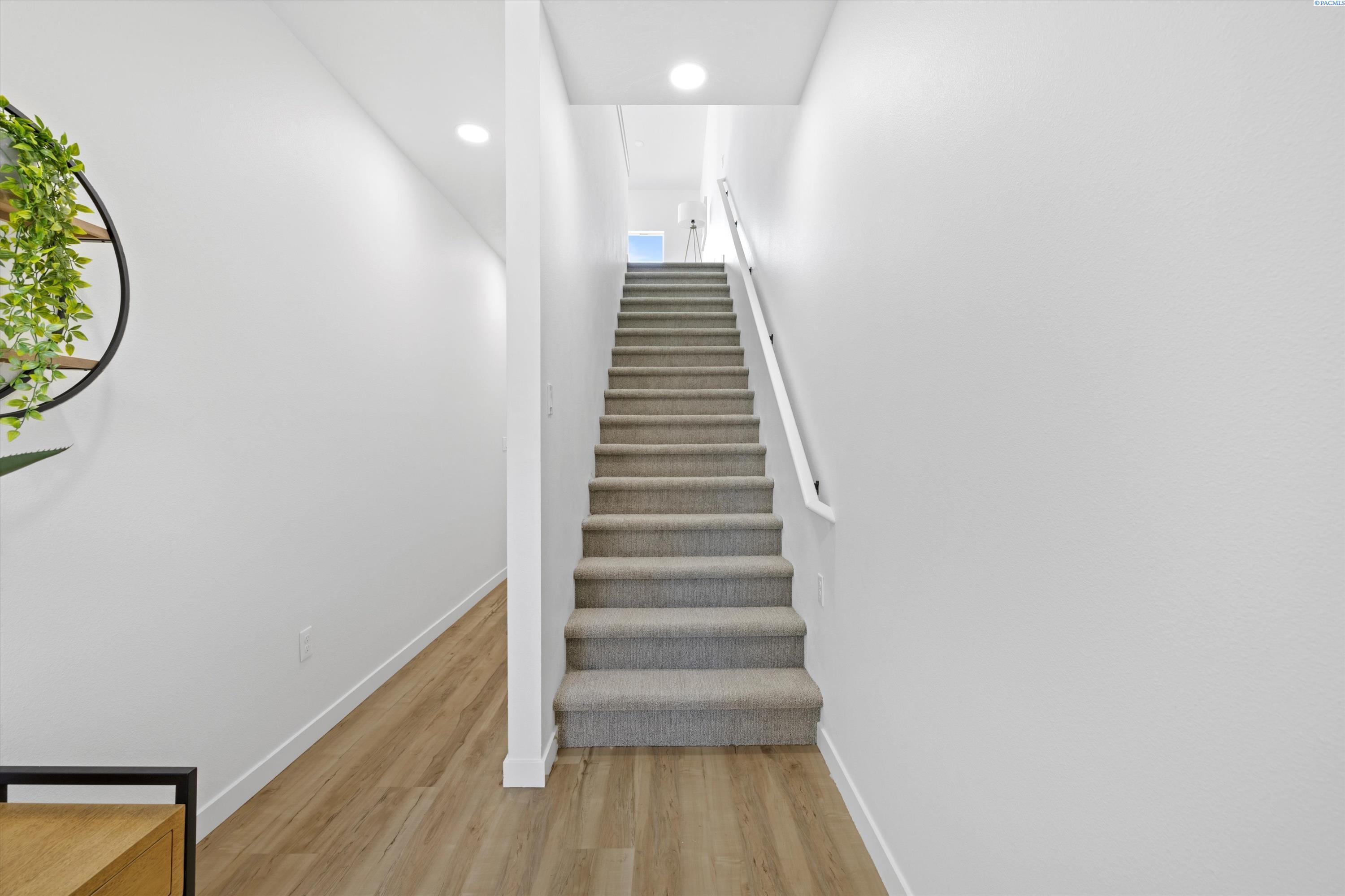 Property Photo:  442 War Room Court  WA 99352-0000 