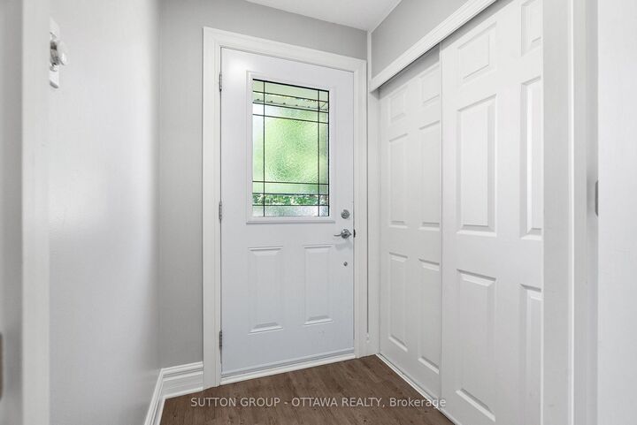 Property Photo: 32 Flint Court SW ON K2J 2S1