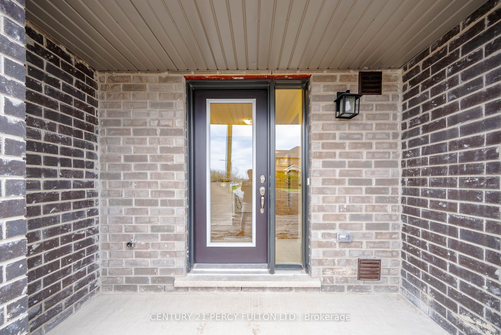 Property Photo:  38 Emmas Way  ON L1R 0S7 
