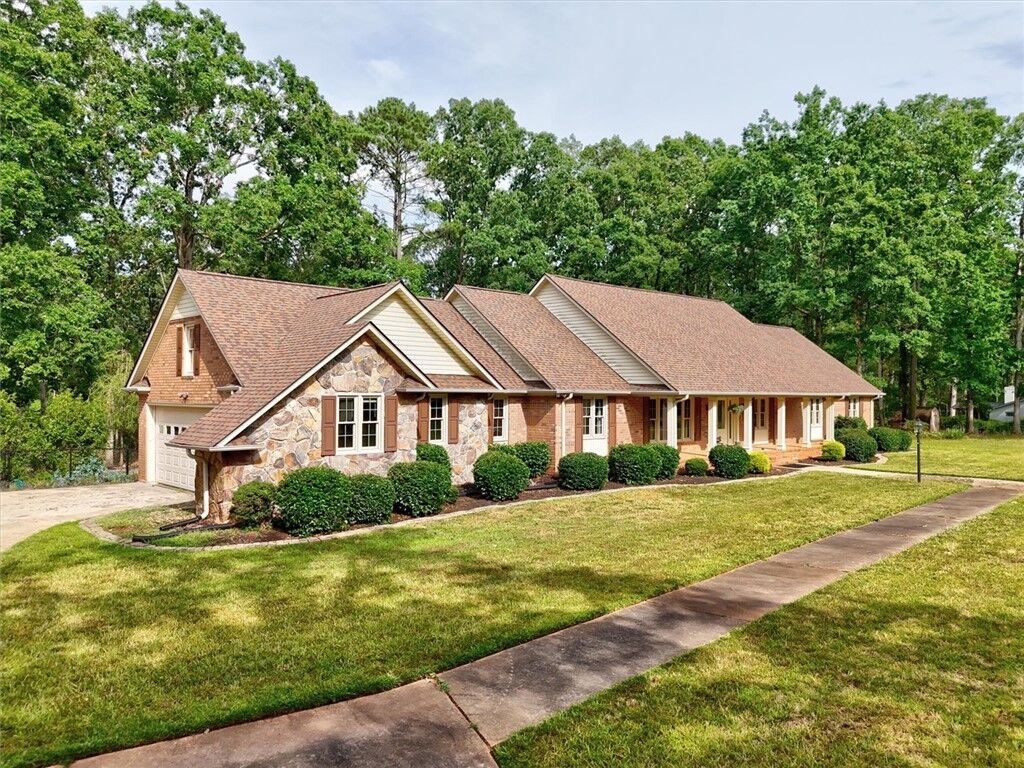 Property Photo:  213 Guthrie Road  SC 29627 