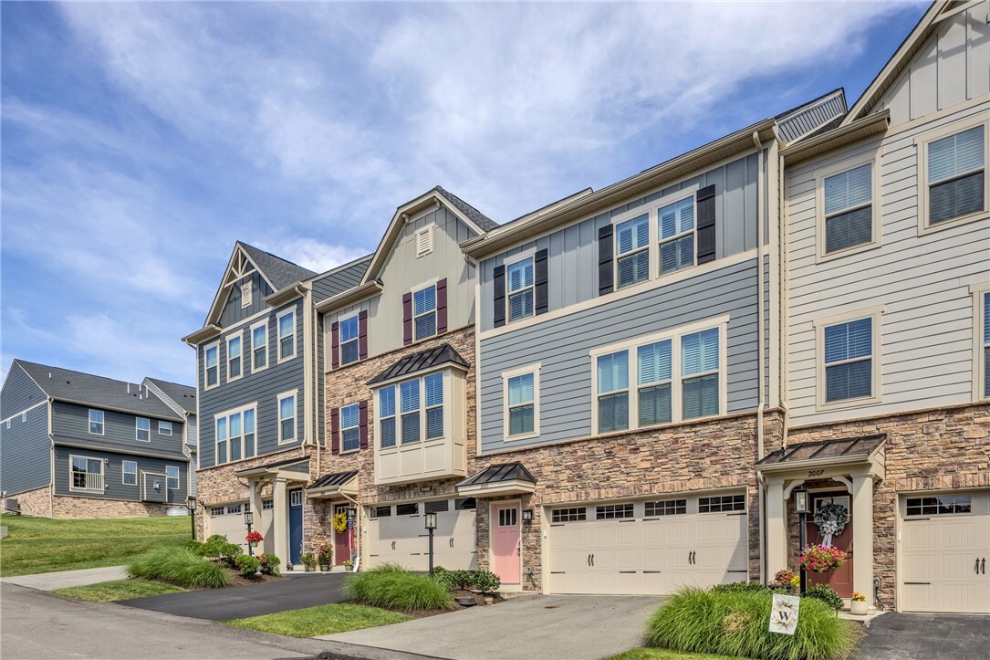 Property Photo: 2005 Lampl Ln PA 15644