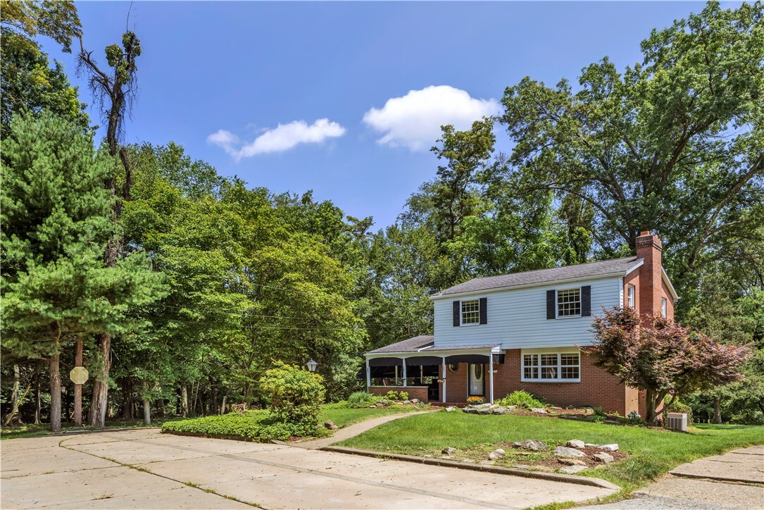 Property Photo:  566 Saint Clair Dr  PA 15147 