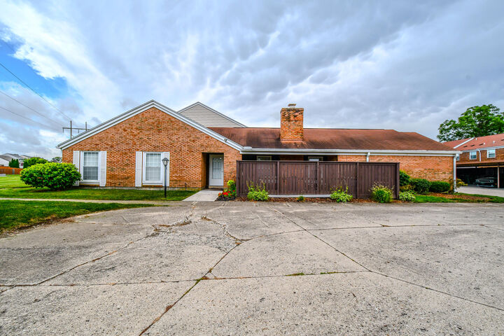 Property Photo:  1411 Williamsburg Court  OH 45324 