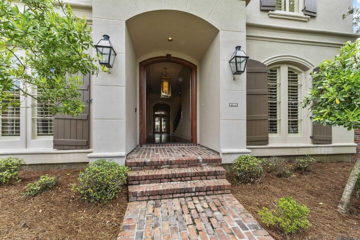 Property Photo: 2611 Cedar Lodge Dr LA 70809