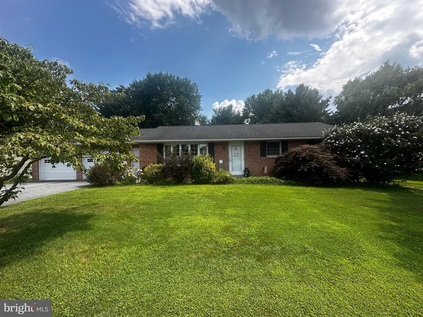 916 Spring Garden Street  Elizabethtown PA 17022 photo