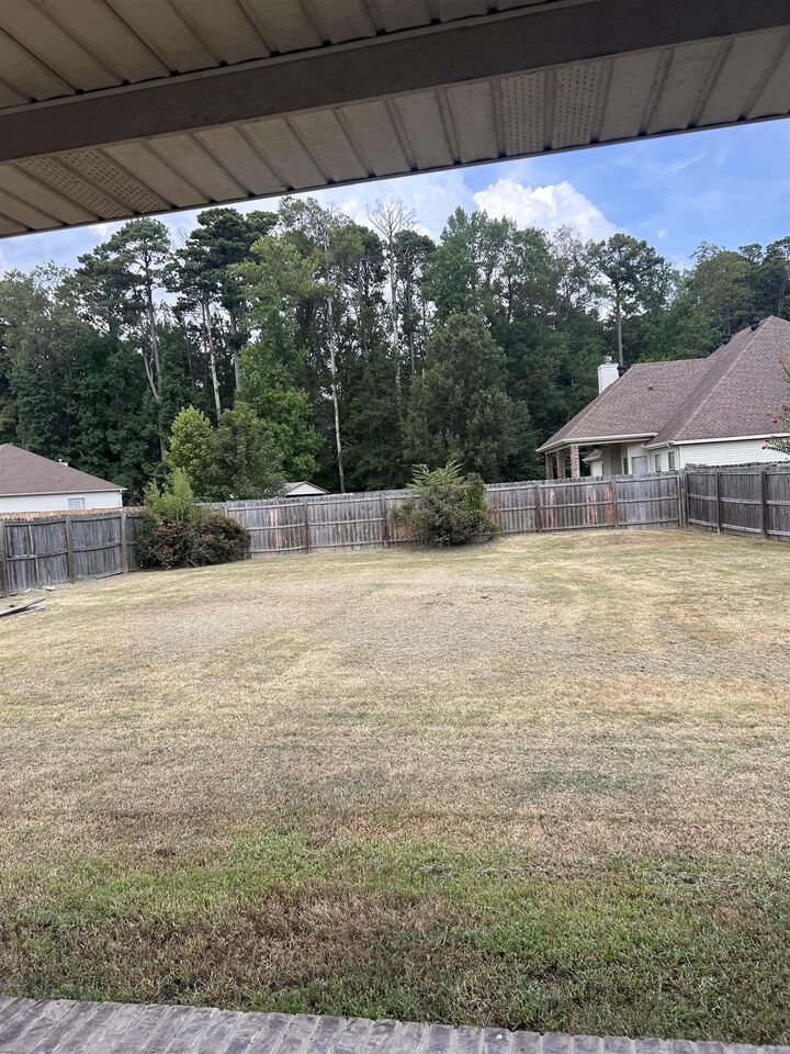 Property Photo: 14408 Wimbledon Loop AR 72210