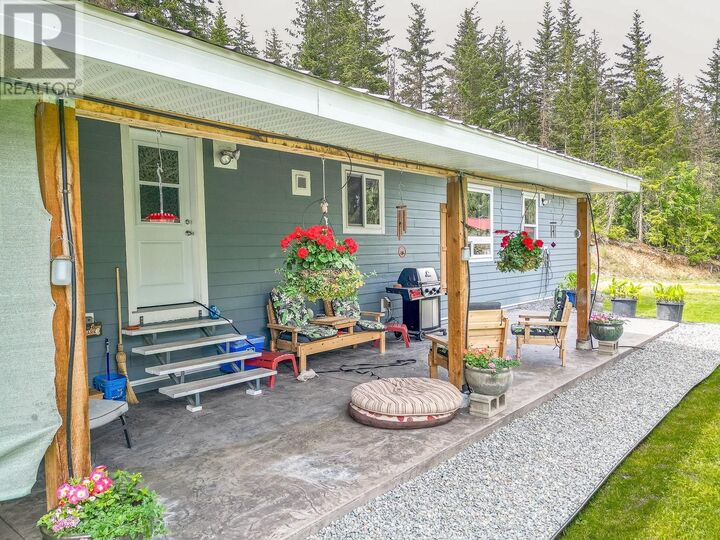 Property Photo: 645 Capri Road BC V0E 1V3