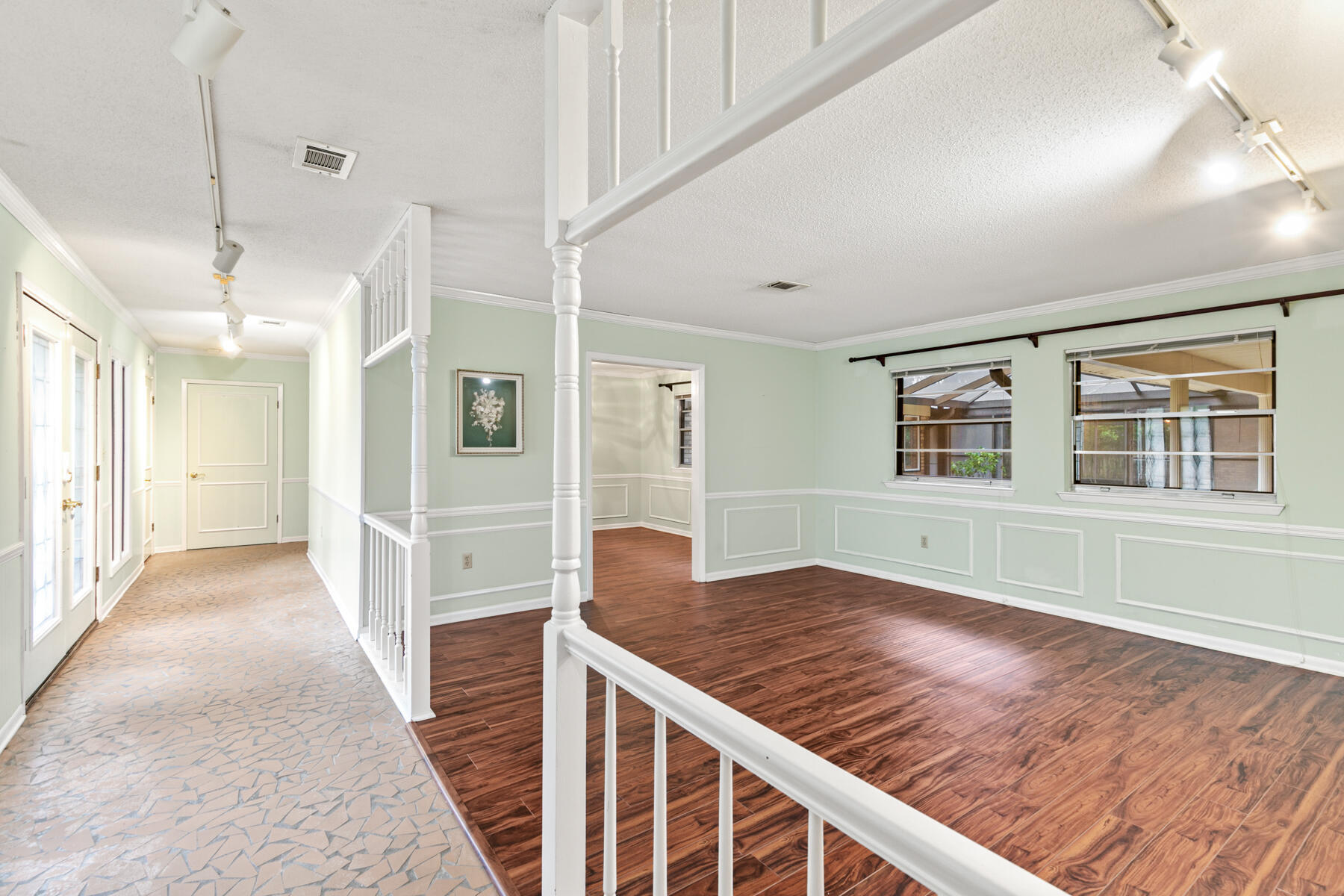 Property Photo: 607 NE Country Club Avenue FL 32547