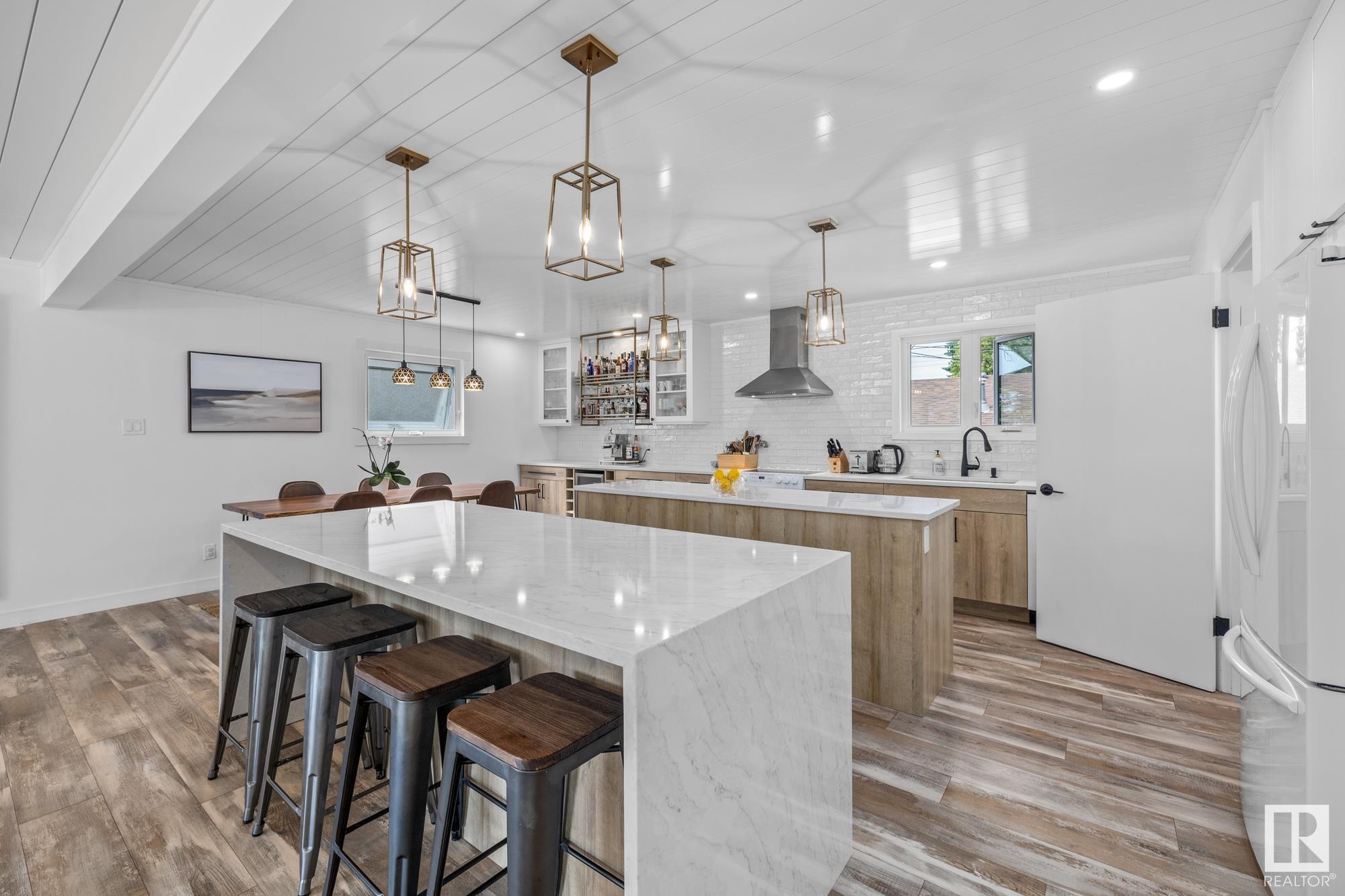 Property Photo: 6704 92 Avenue NW AB T6B 0S5