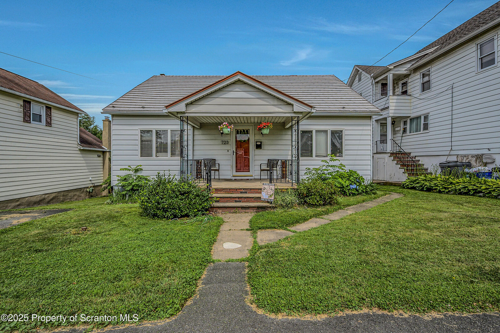 Property Photo:  723 Chestnut Street  PA 18403 