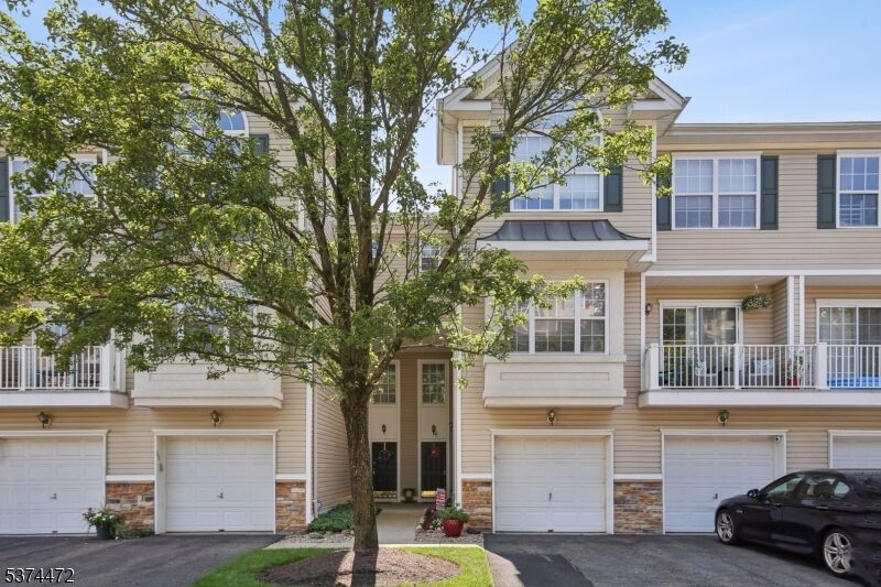 Property Photo:  64 Lakeview Ct  NJ 07442 
