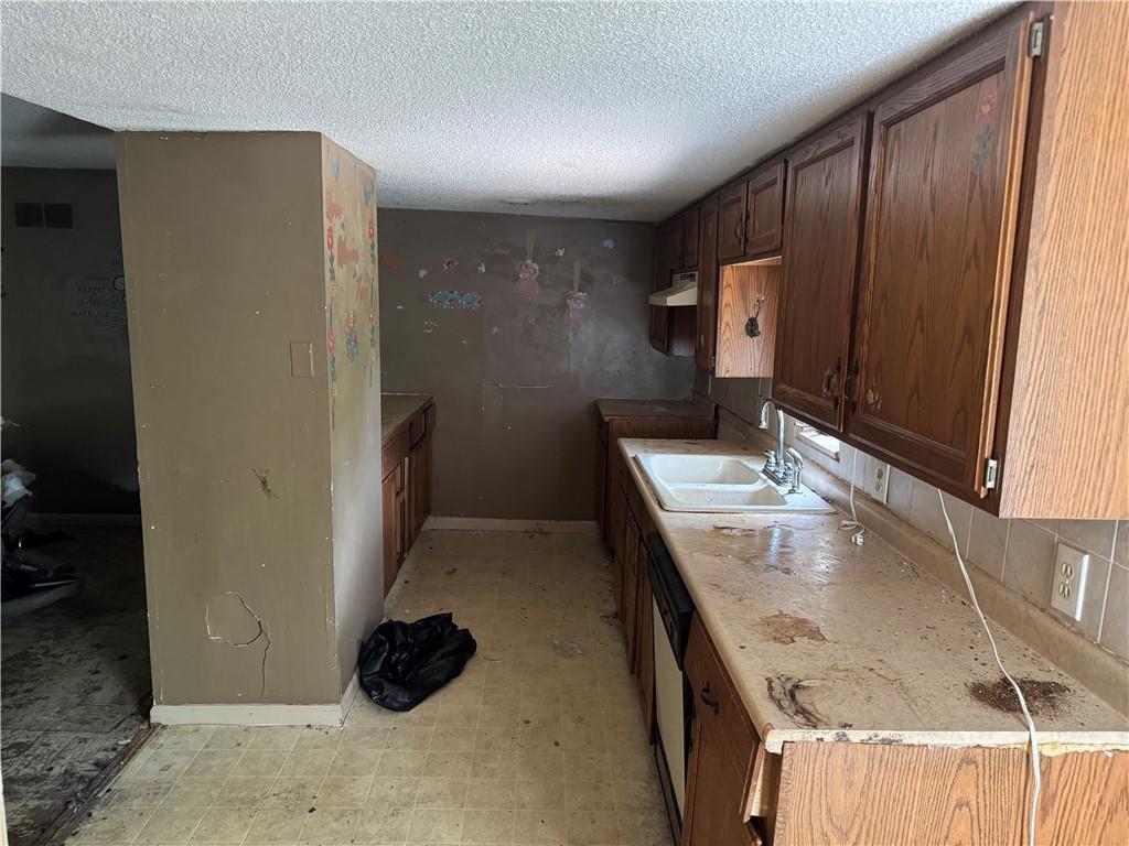 Property Photo:  318 E Nichols Street  KS 66083 