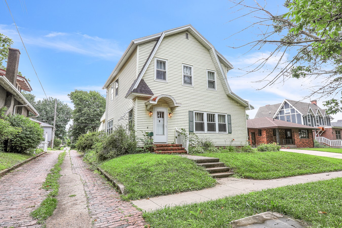 409 1st Avenue E  Oskaloosa IA 52577 photo