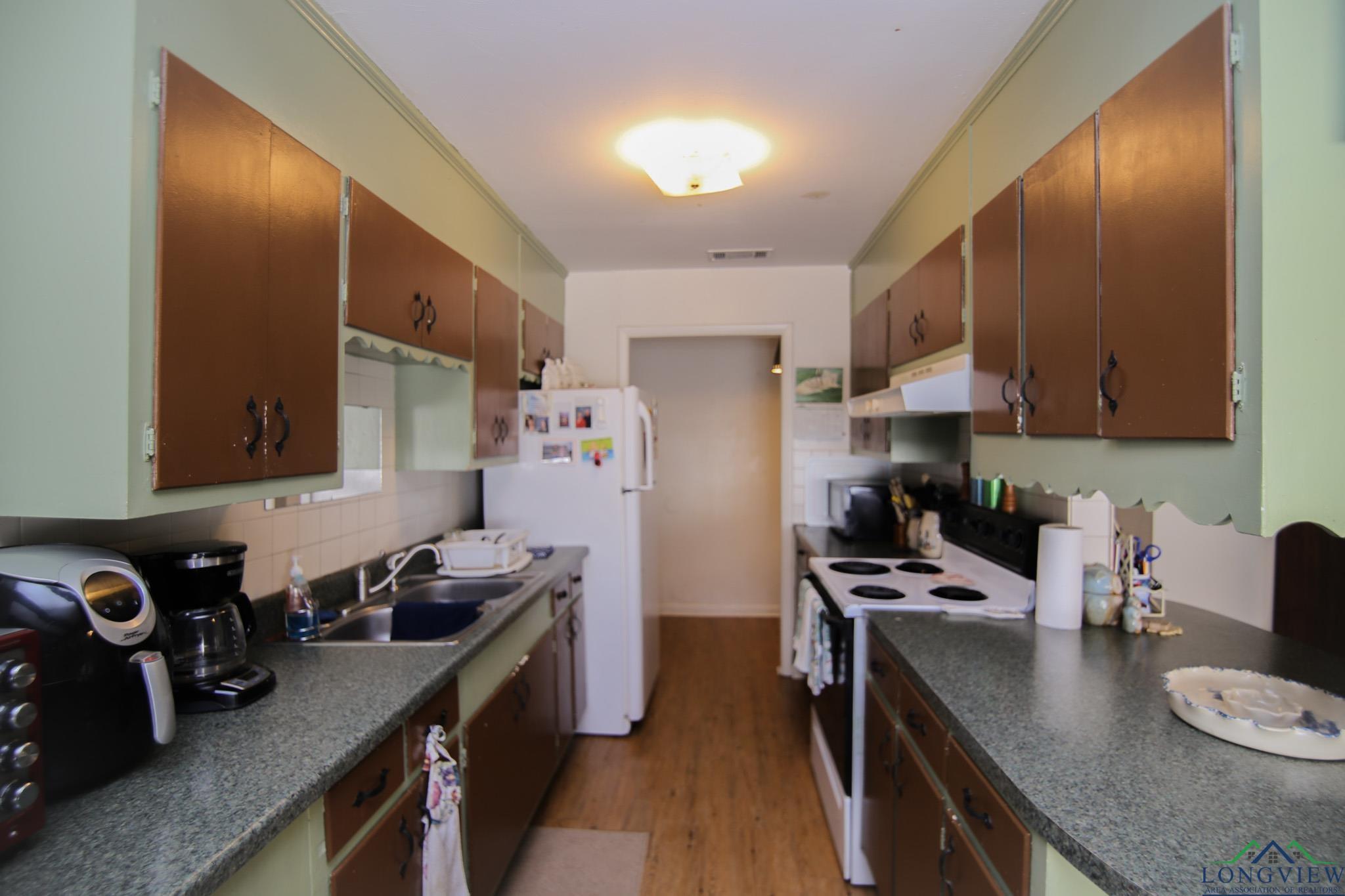 Property Photo:  800 Sheryl Ln  TX 75604 
