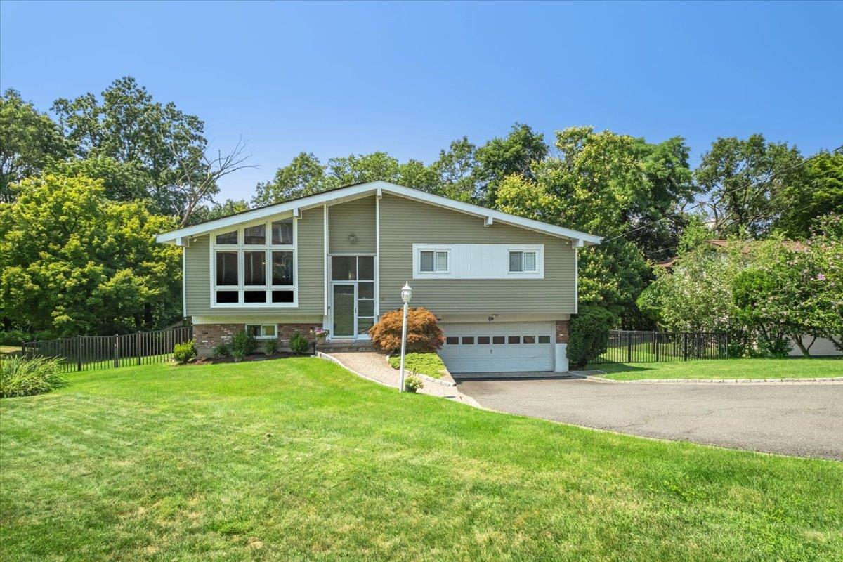 Property Photo:  8 Tappan Terrace  NY 10502 