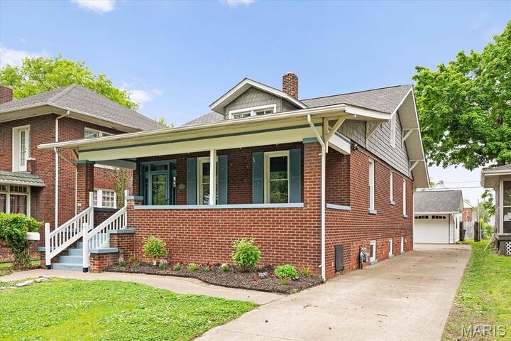 Property Photo:  2505 Cleveland Boulevard  IL 62040 