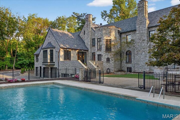 Property Photo:  33 Dromara Road  MO 63124 