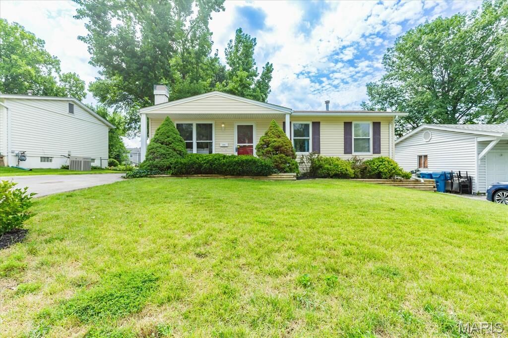Property Photo: 5407 Ville Rosa Lane MO 63042