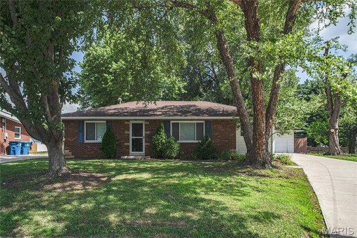 Property Photo:  1639 Lindell Boulevard  IL 62040 