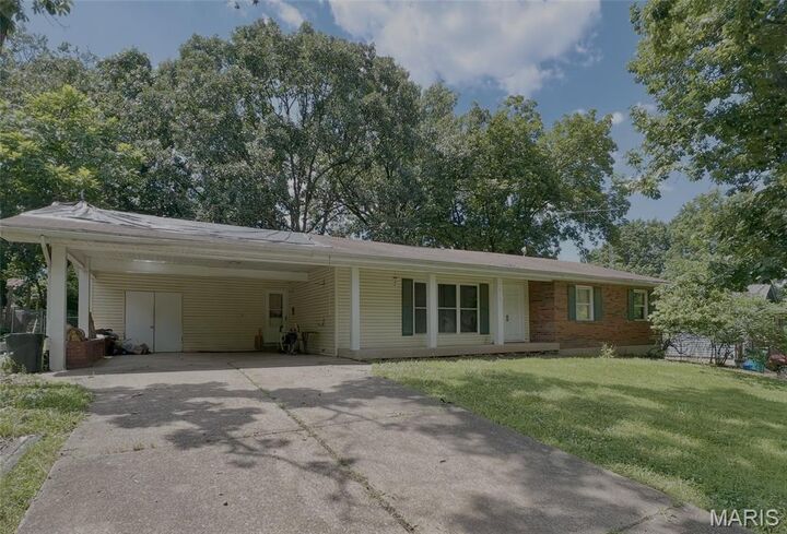 Property Photo:  215 Circle Drive  MO 65066 