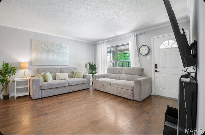 Property Photo:  8 Alandale Court  MO 63031 