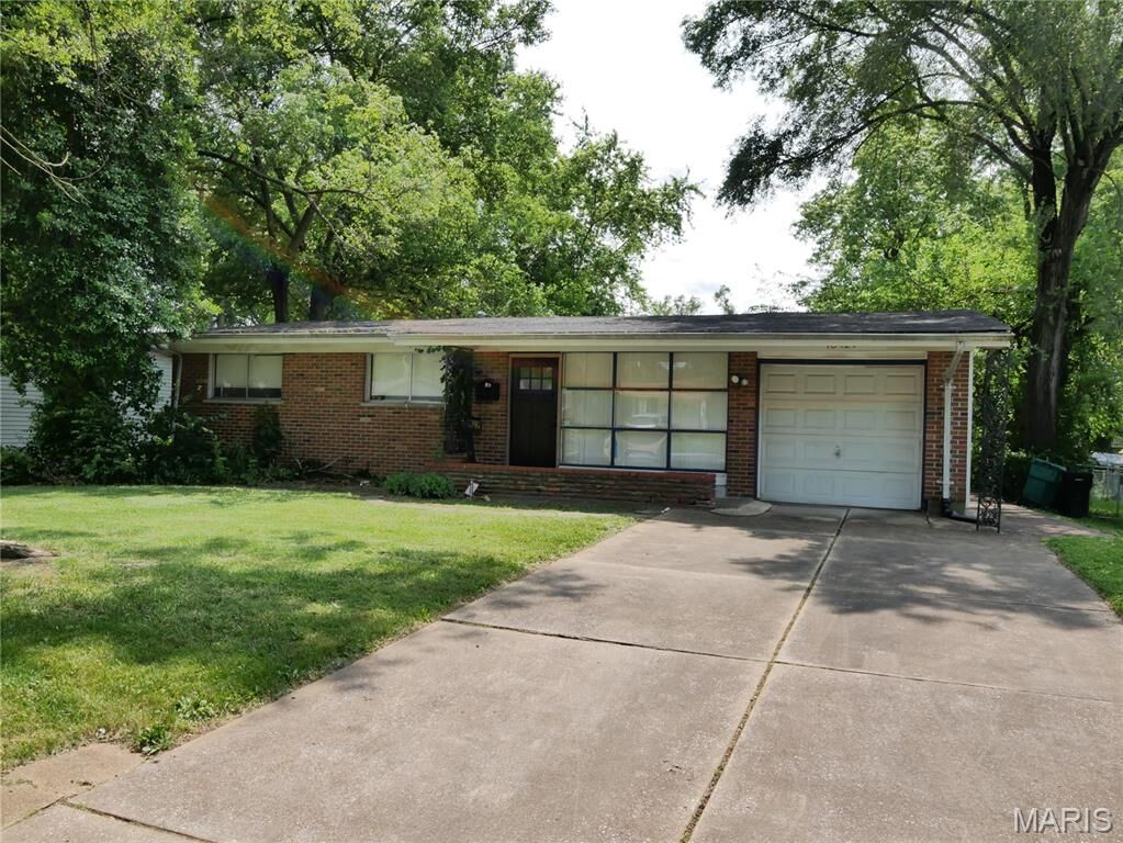 Property Photo: 10421 Canfield Drive MO 63136