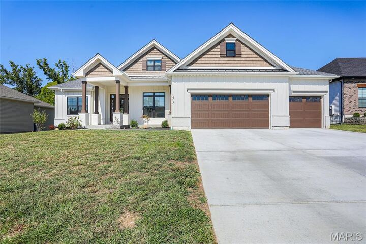 Property Photo:  2409 Fiddler'S Close Road 111 Stb  MO 63090