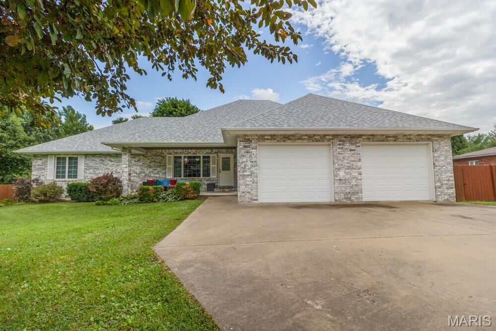 Property Photo:  1124 Carpentry Circle  MO 65536