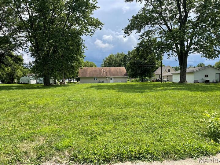 Property Photo:  206 E Pocahontas Road  IL 62249 