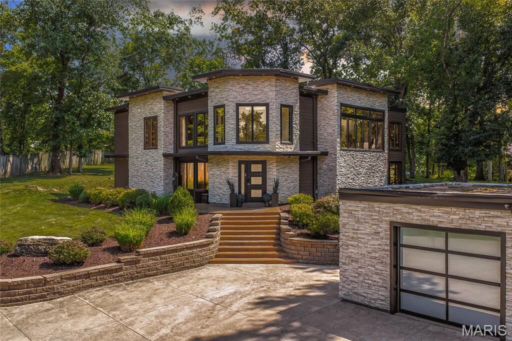 Property Photo: 1304 W Adams Avenue MO 63122