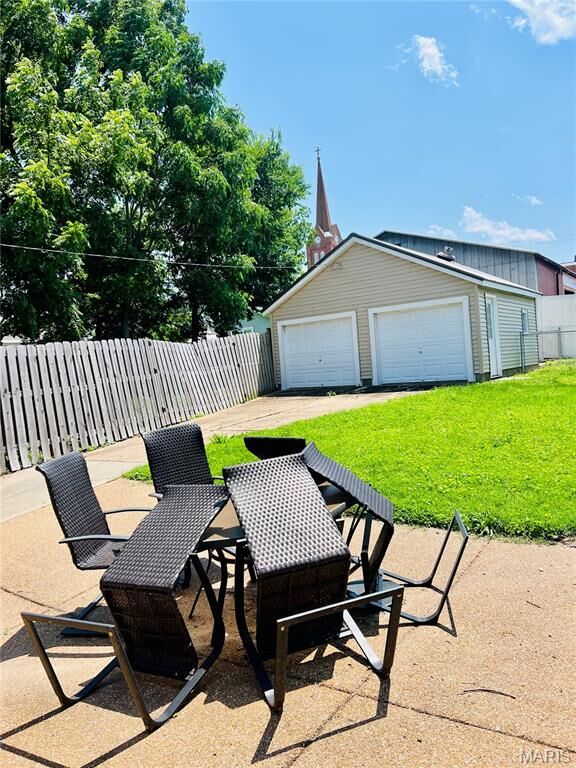 Property Photo: 8 E Fourth Street MO 63090