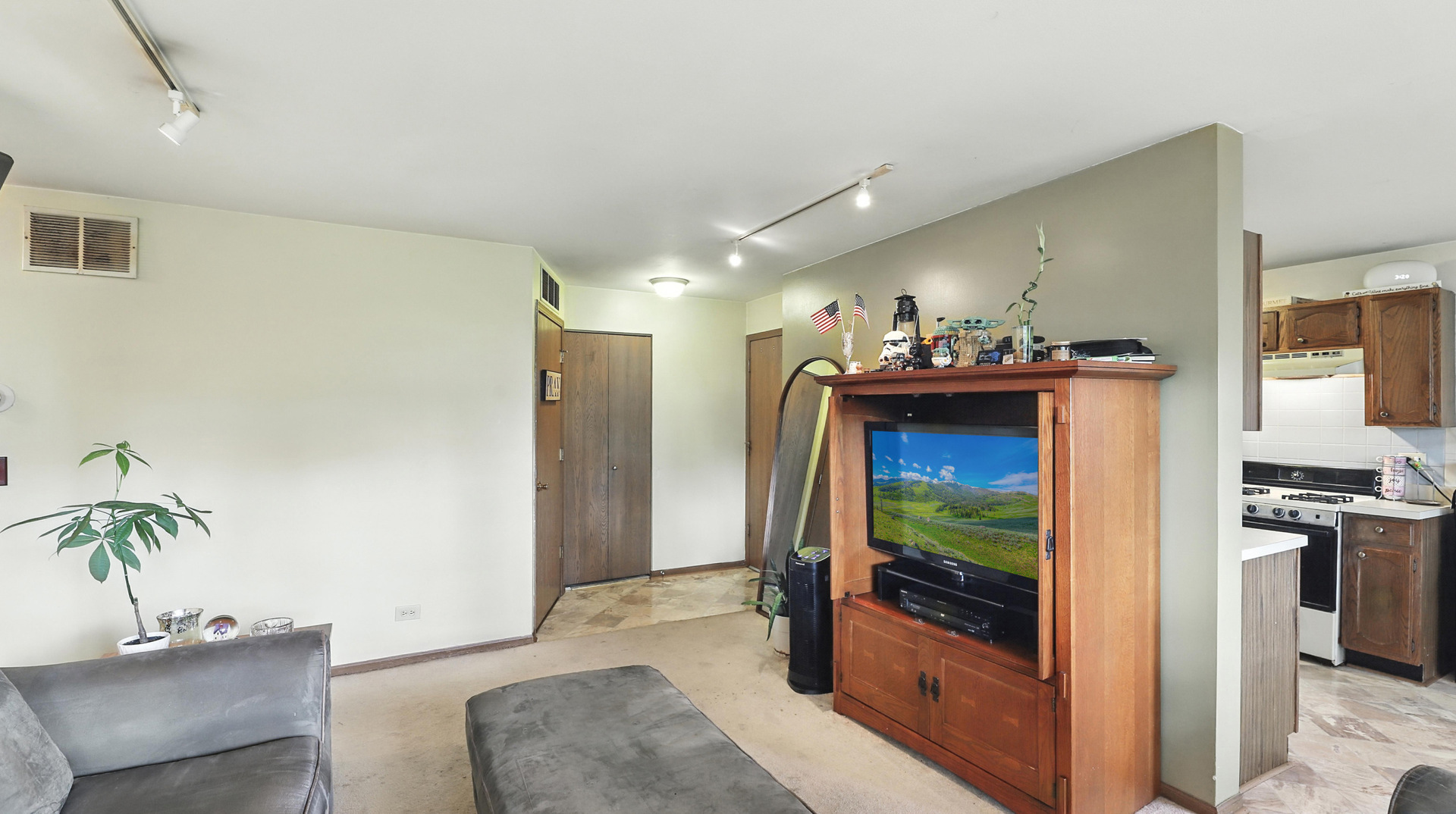 Property Photo:  385 Newport Lane D1  IL 60103 