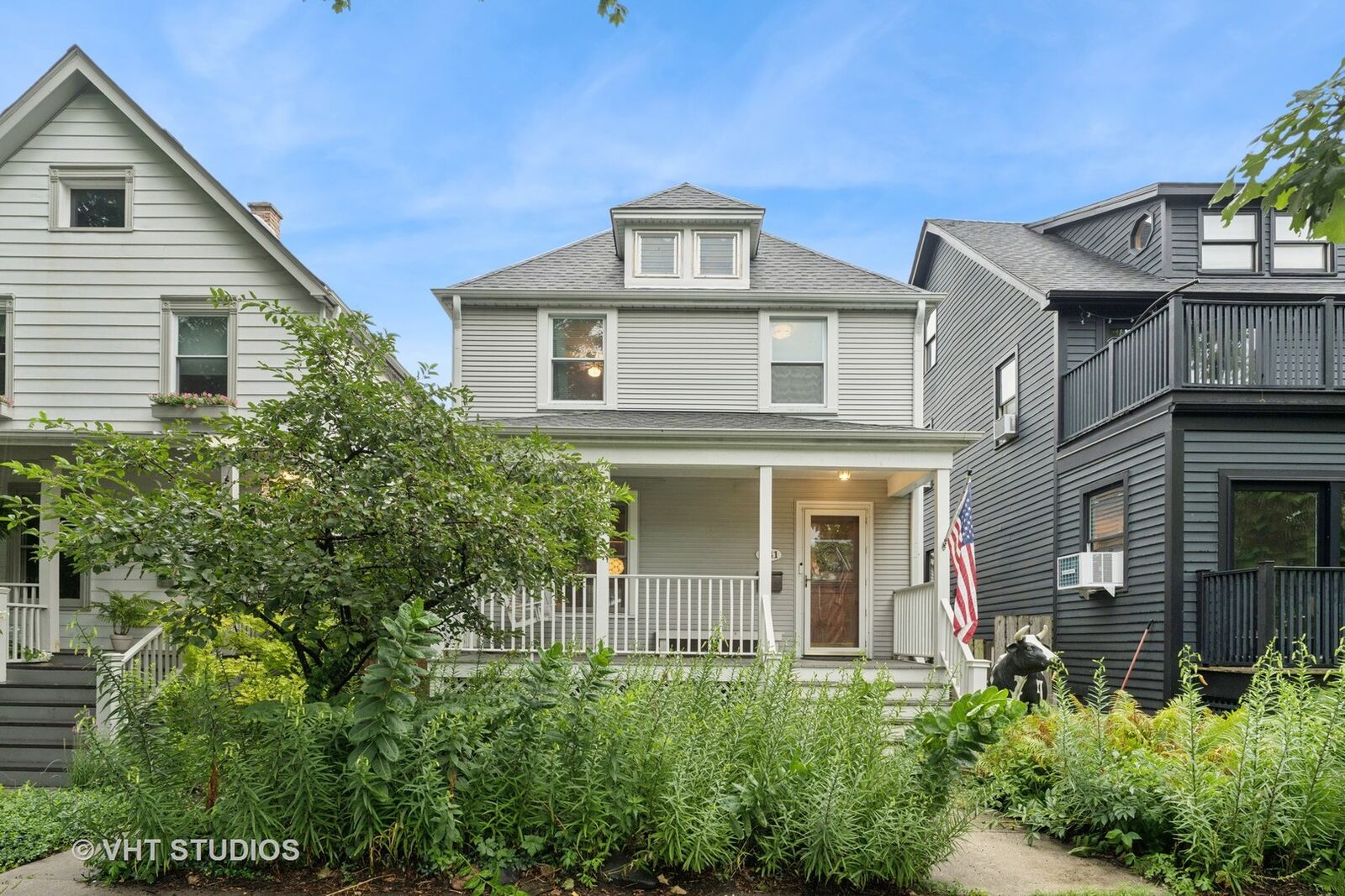 Property Photo: 1741 W Carmen Avenue IL 60640
