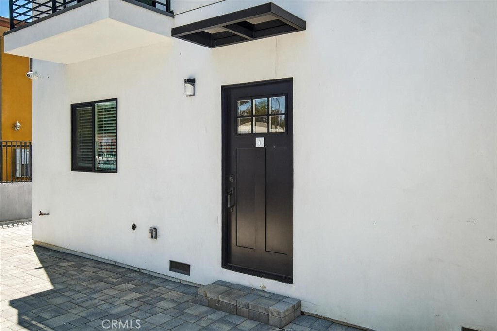 Property Photo: 14732 Gilmore St 1 CA 91411