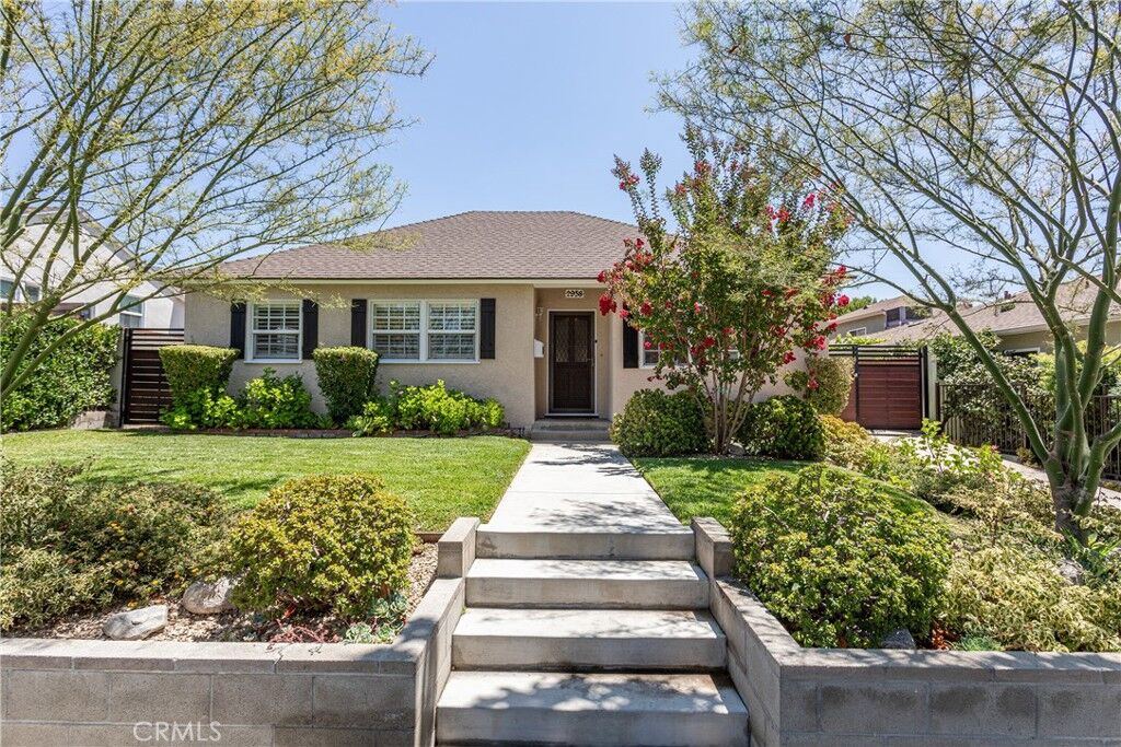 Property Photo:  2958 N Buena Vista Street  CA 91504