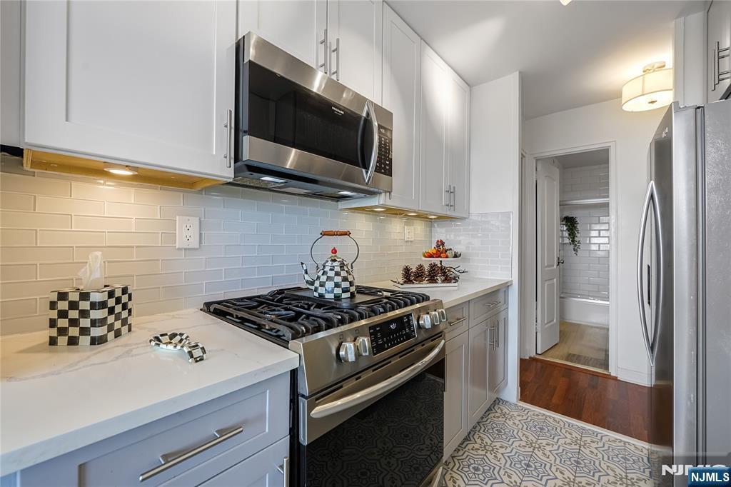 Property Photo:  2077 Center Avenue 19C  NJ 07024 