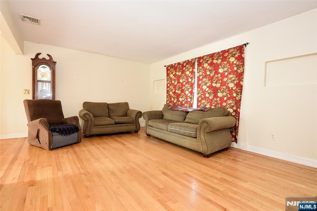 Property Photo:  130 Manhattan Avenue  NJ 07463 