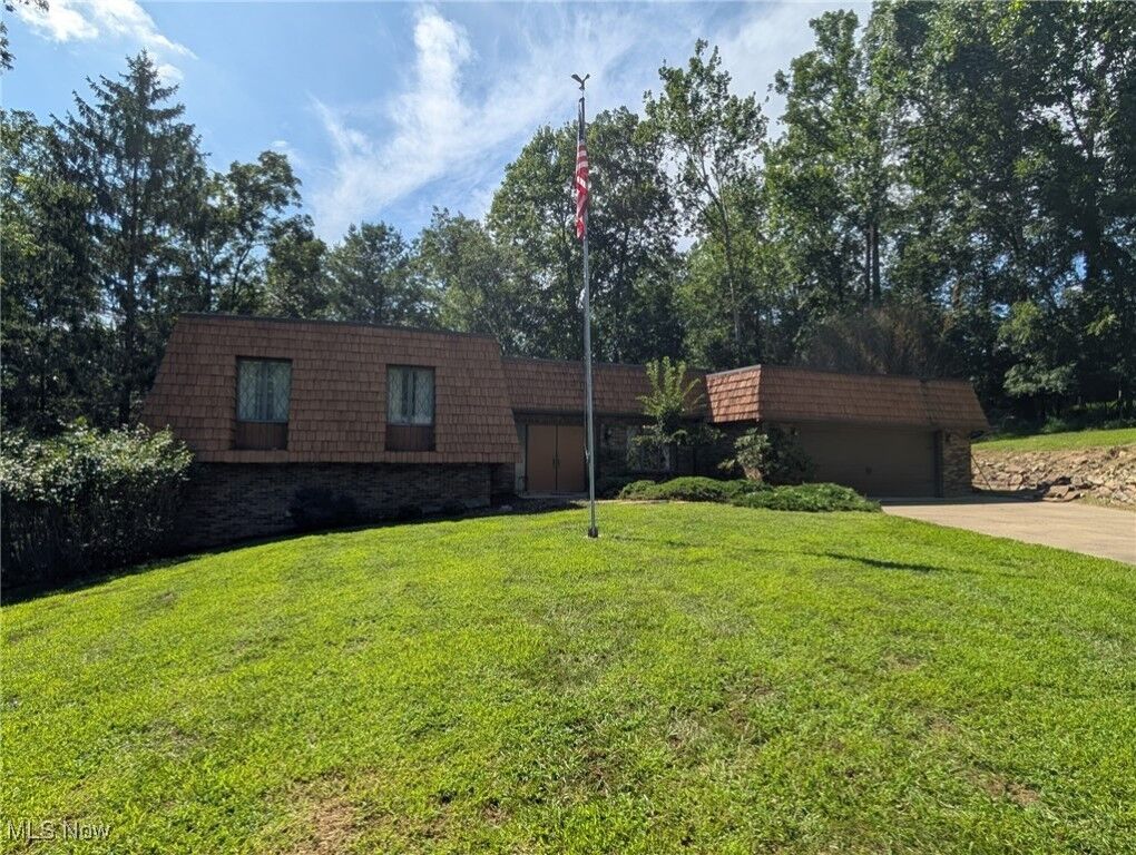 Property Photo: 5220 Hampton Court OH 43701