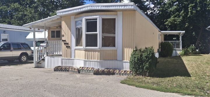 Property Photo:  566 Coburn Street 10  BC V0E 1M0 