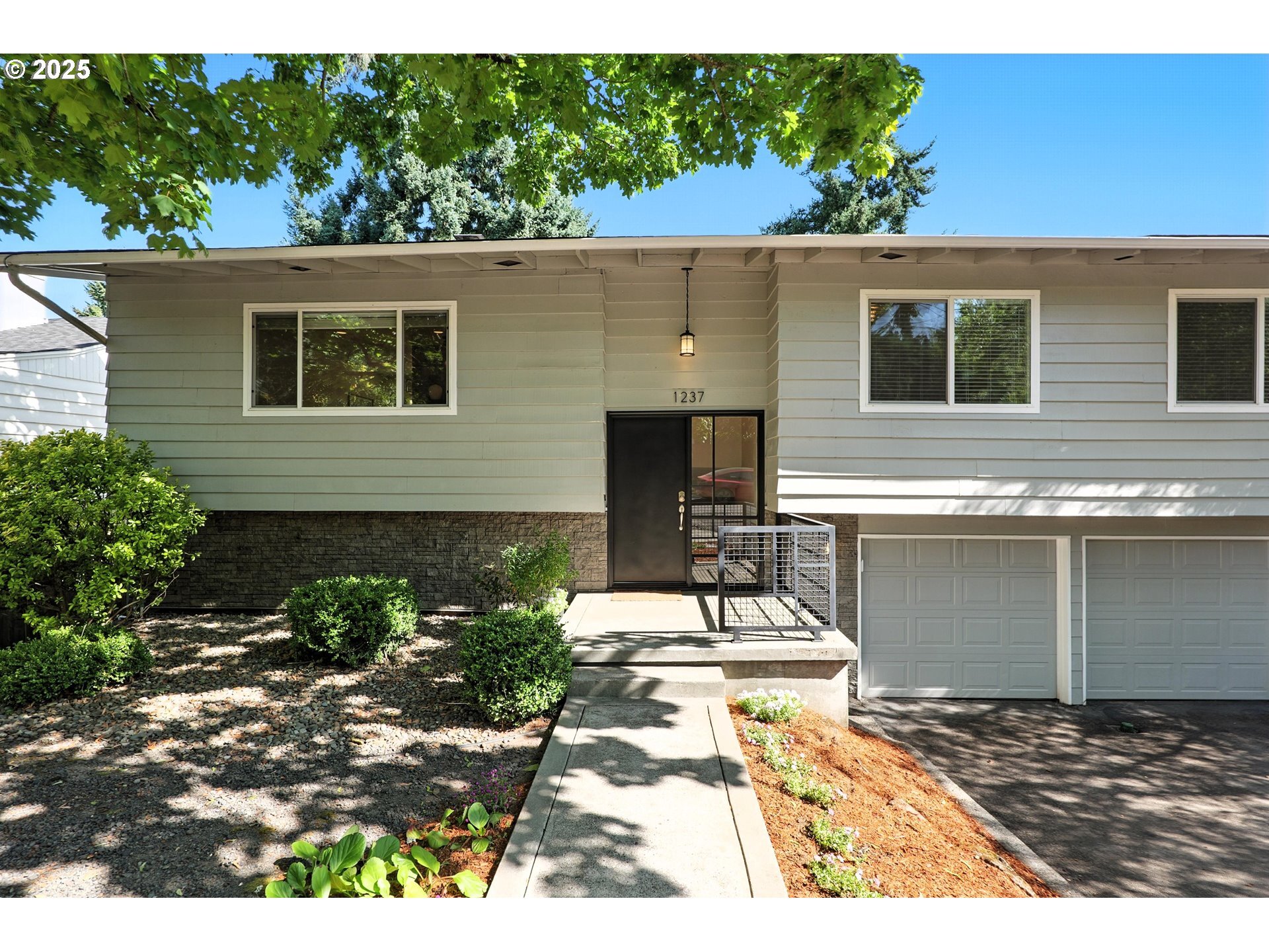 Property Photo: 1237 Cedar St OR 97034