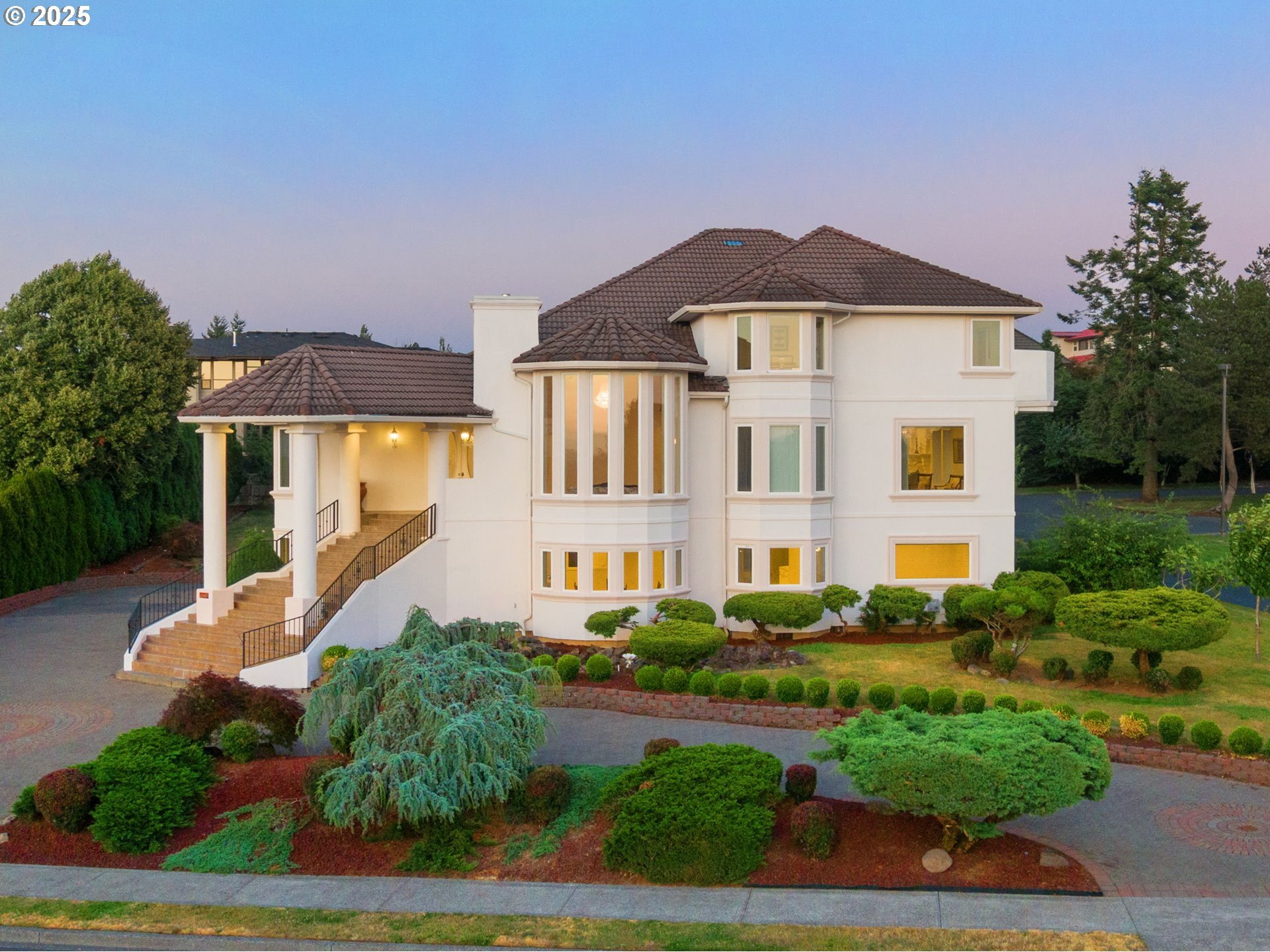 Property Photo:  1650 NW Deerfern St  WA 98607 