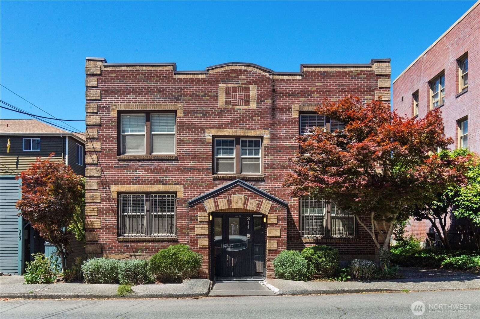 Property Photo: 311 12th Avenue E WA 98102