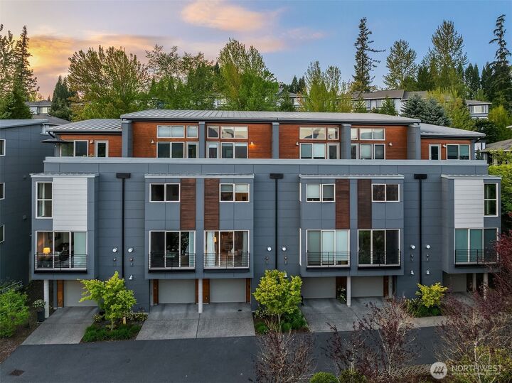 Property Photo: 4242 213th Place SE 20 WA 98029