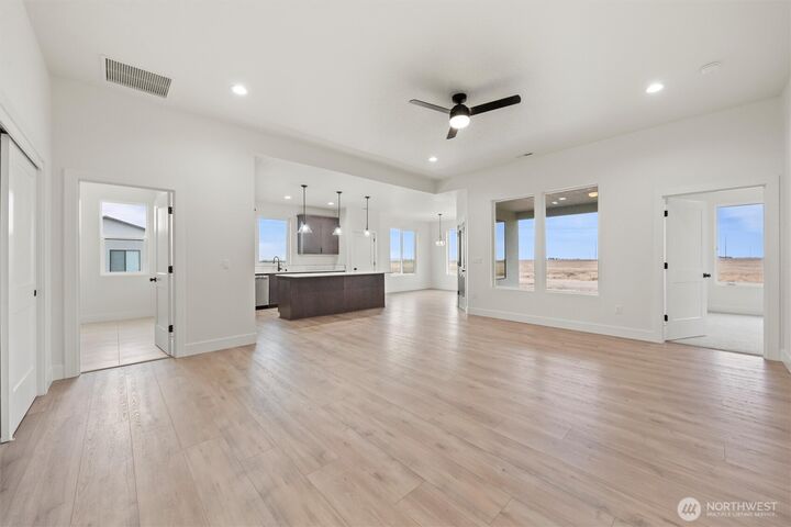 Property Photo:  1269 E Mt Hood Street  WA 99344 