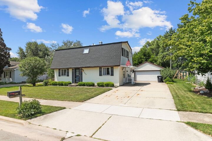 1243 Honeysuckle Lane  Neenah WI 54956 photo