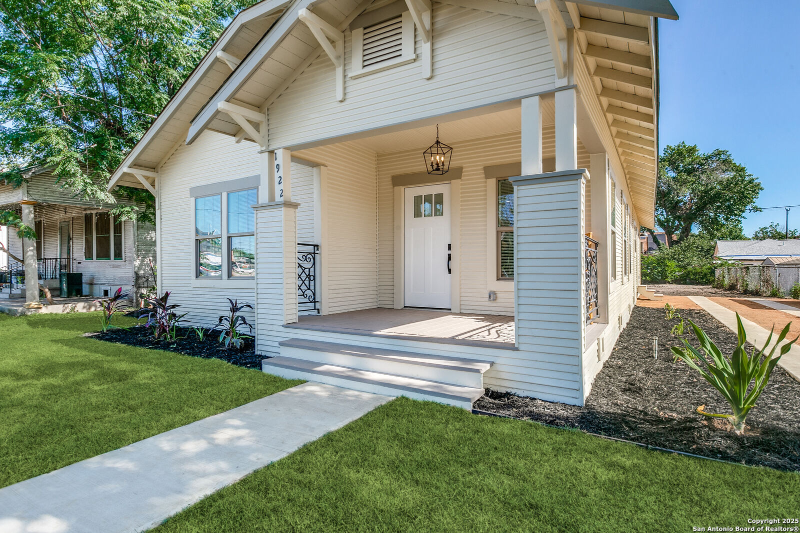 Property Photo:  1922 W Ashby  TX 78228 
